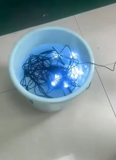 דעק באַלבז אַנדערגאָו וואָטערפּרוף טעסטינג סאַבמערדזשד אין וואַסער